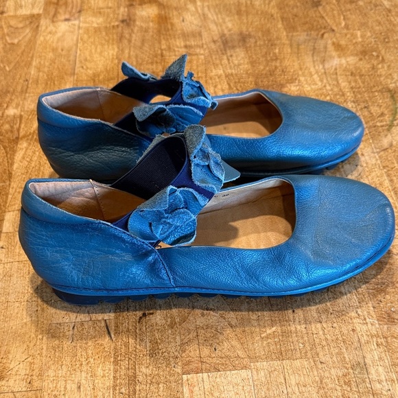 Spring Step Blue Floral Flats - Picture 2 of 4